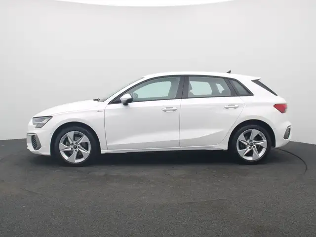 Audi A3 view 4