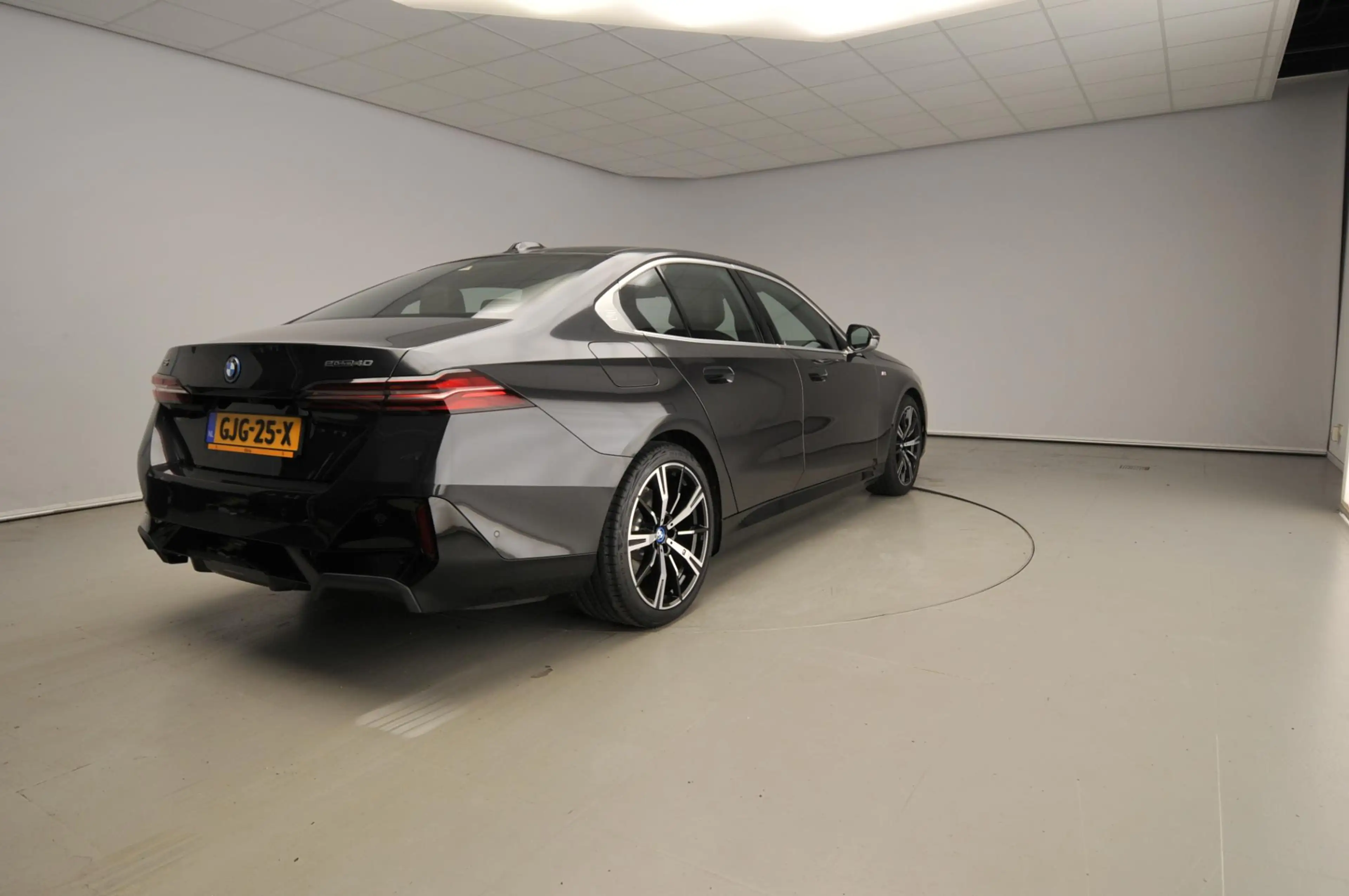 BMW i5 Sedan eDrive40 | M-Sportpakket | LED | HUD | Activ — photo 2