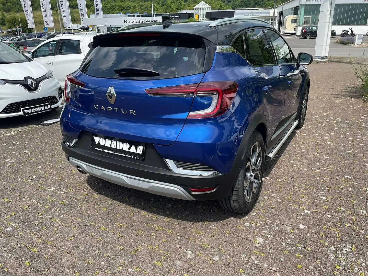 Renault Captur TCe130 EDC Edition One SHZ Klima Navi AHK Schwarz - 2