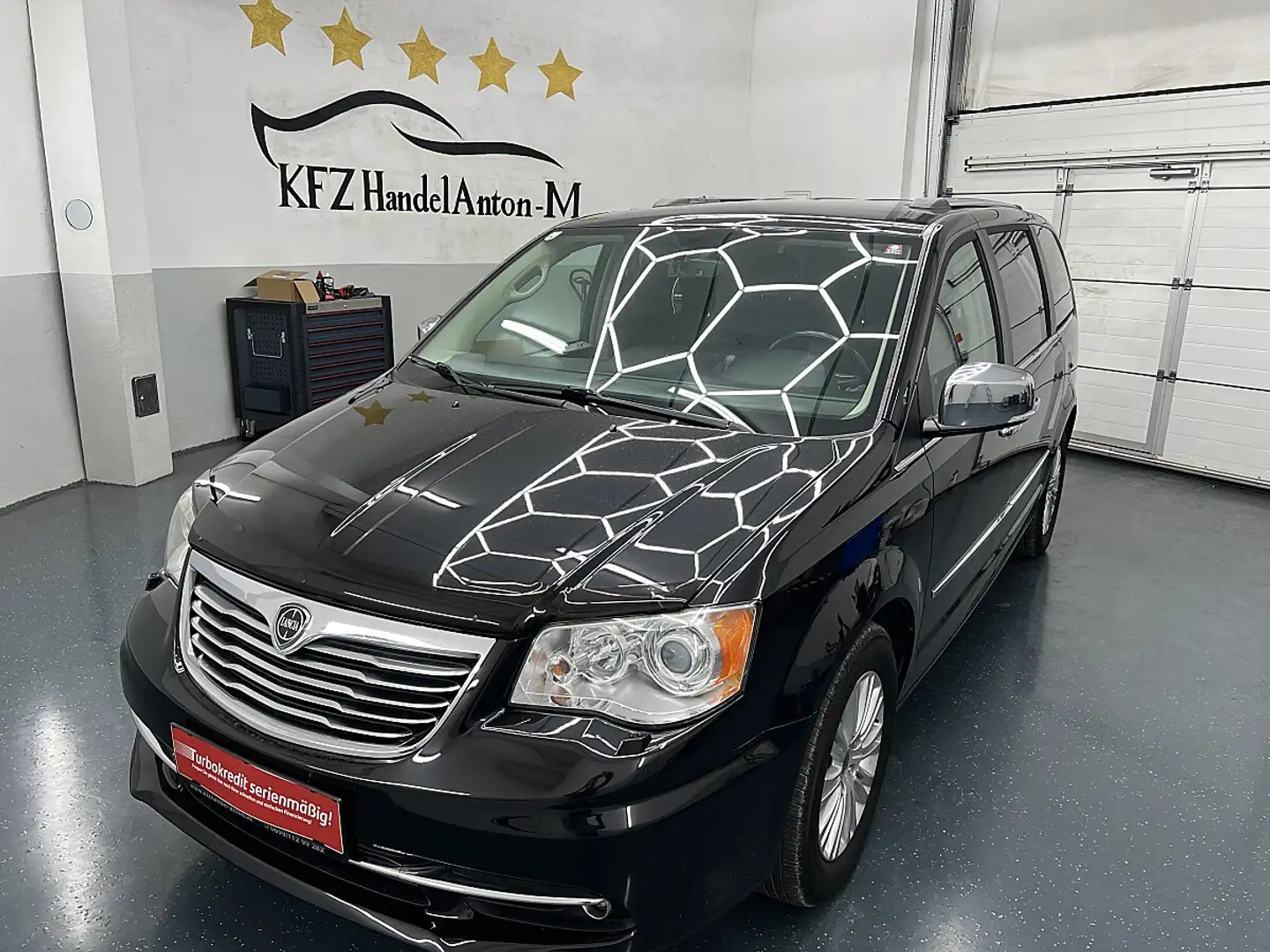 Lancia Voyager Platinum 2,8 CRD 178 PS * 7 SITZER * SOFORT FIN... Schwarz - 1