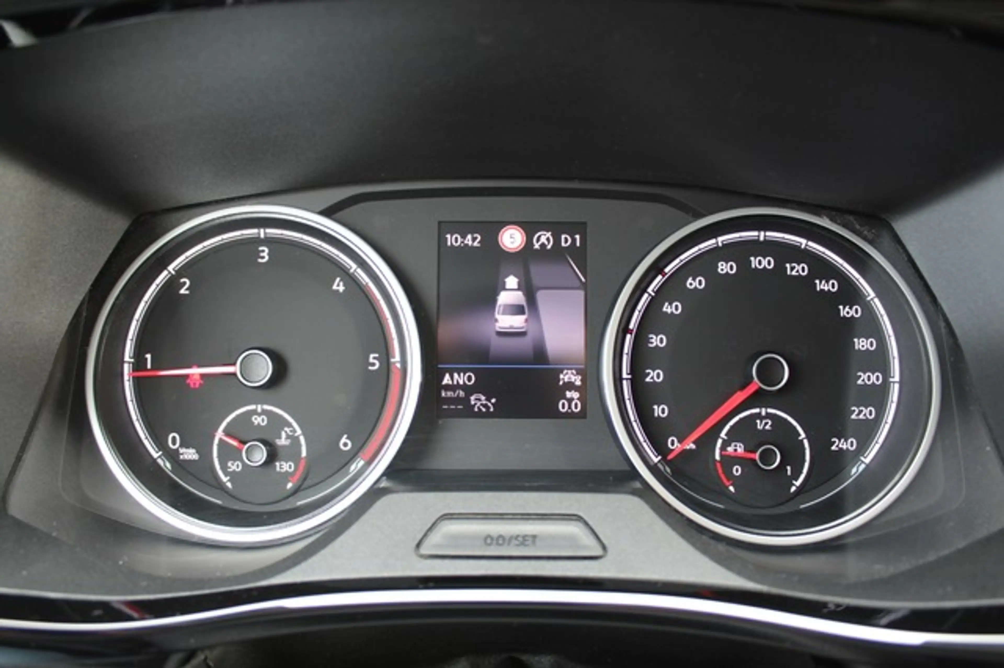 Volkswagen T6.1 Multivan Generation SIX 150PS DSG ACC AHK — photo 10