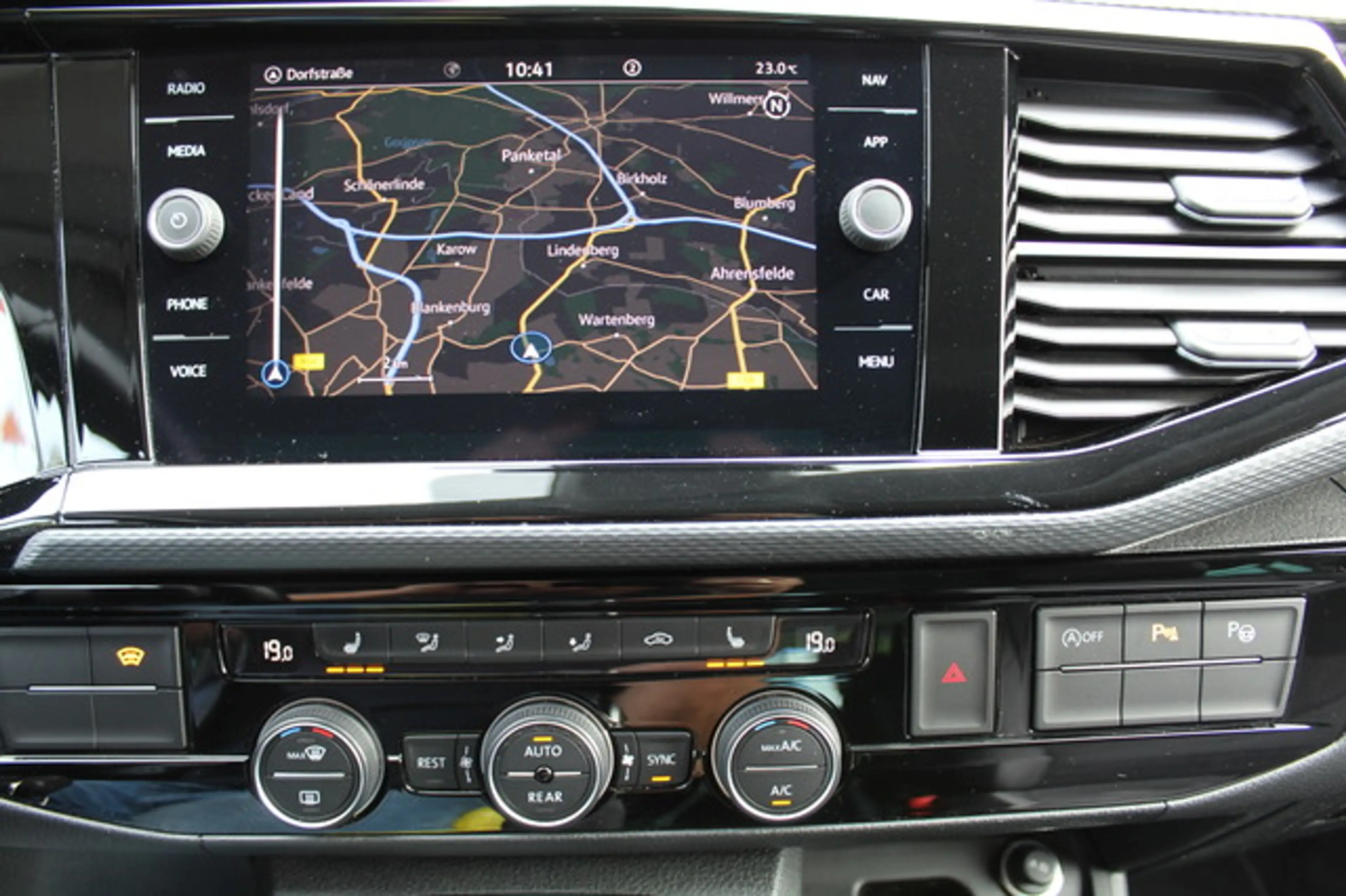 Volkswagen T6.1 Multivan Generation SIX 150PS DSG ACC AHK — photo 6