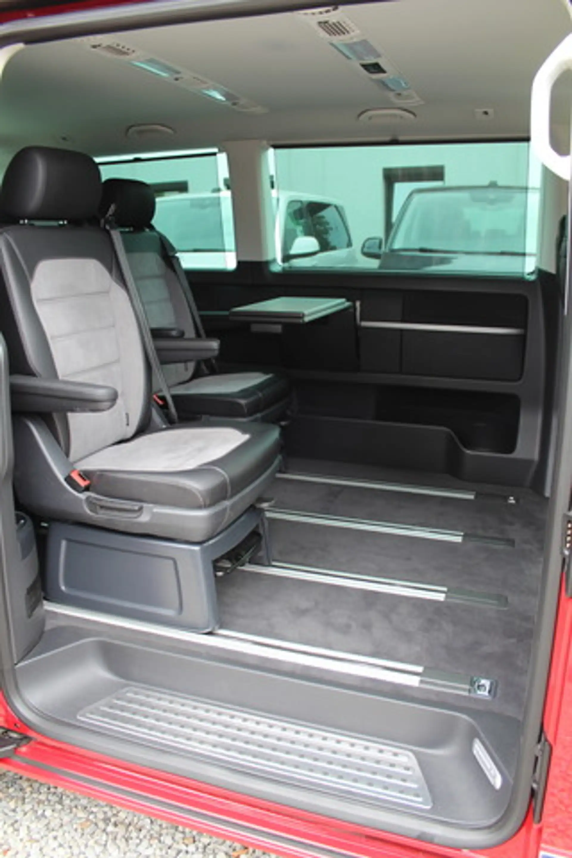 Volkswagen T6.1 Multivan Generation SIX 150PS DSG ACC AHK — photo 13