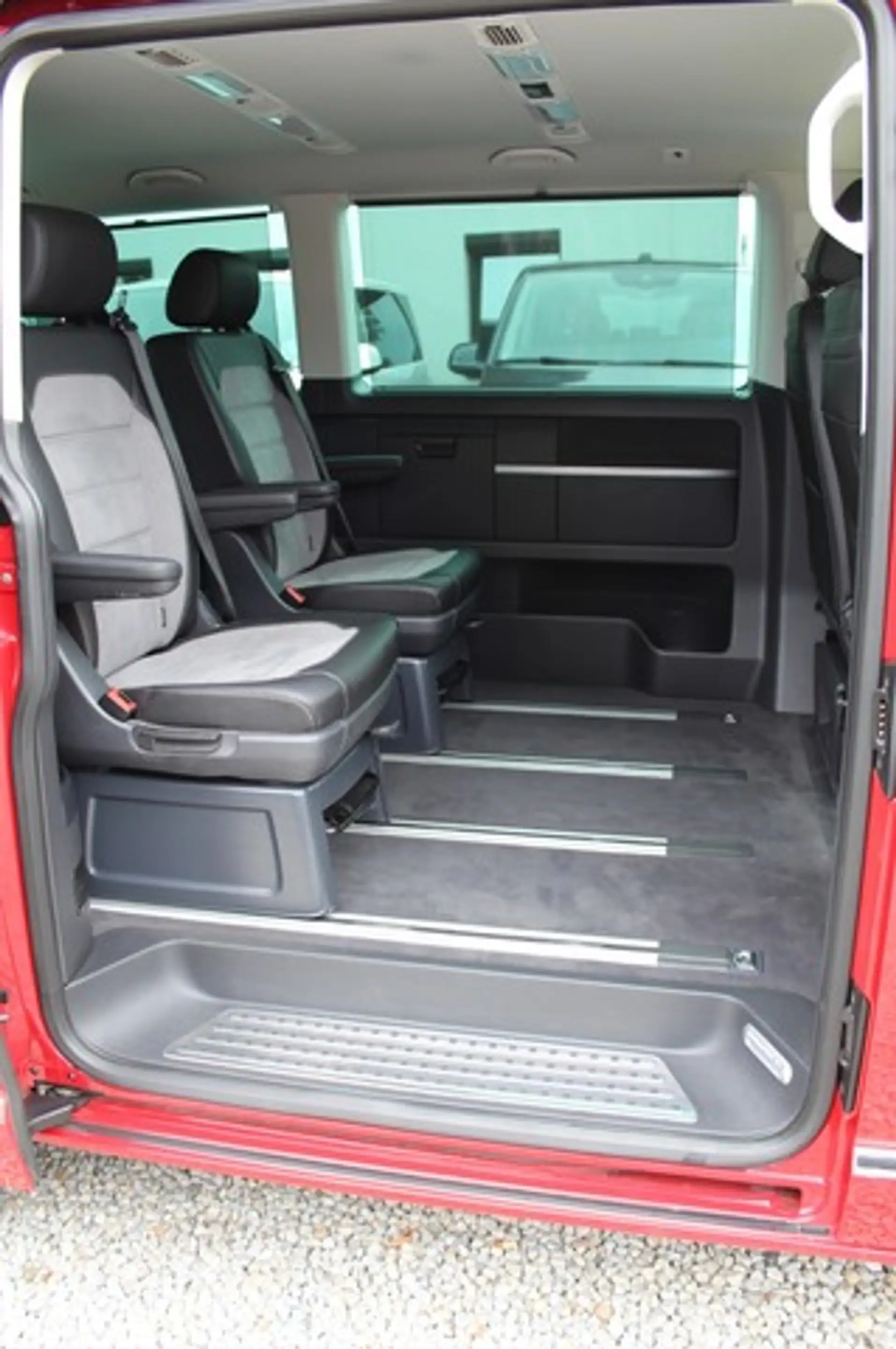Volkswagen T6.1 Multivan Generation SIX 150PS DSG ACC AHK — photo 12