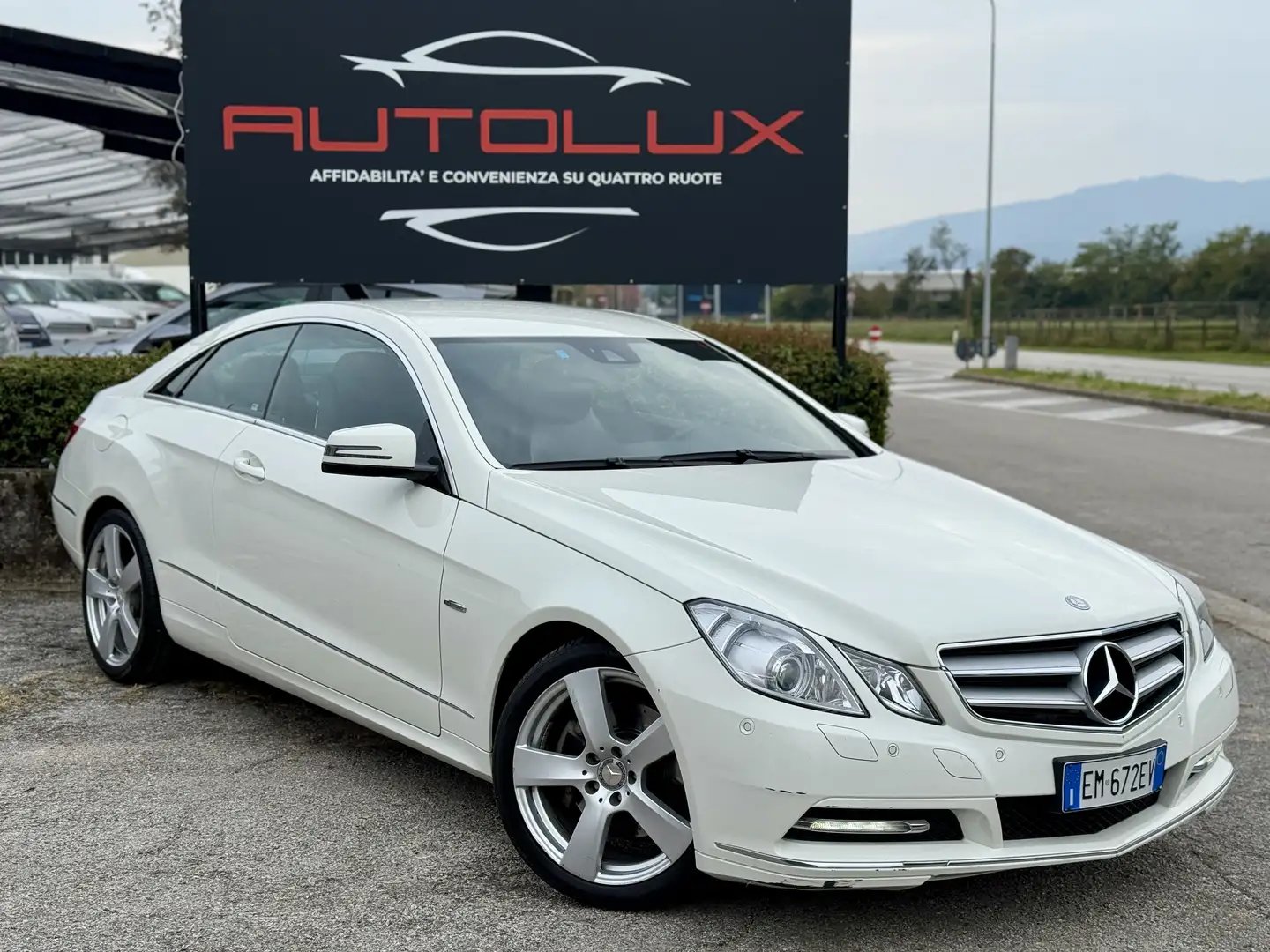Mercedes-Benz E 220 Coupe cdi be Avantgarde 198.000KM Weiß - 1