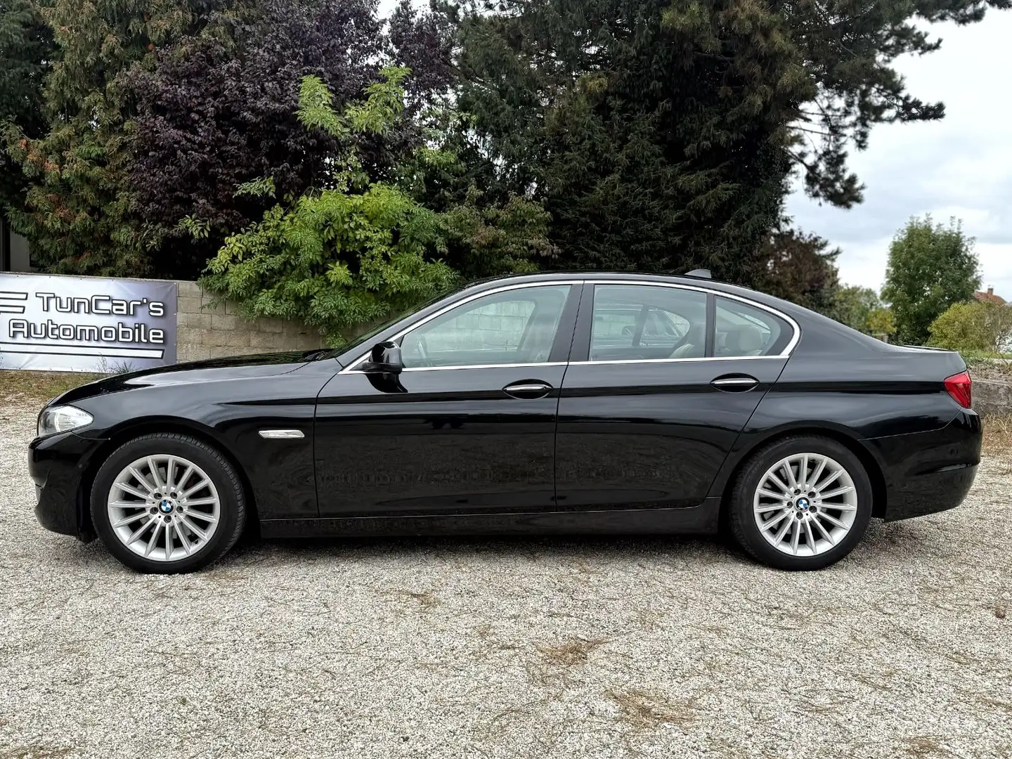 BMW 535 d xDrive Lim.BiXenon/Kamera/HUD/ACC/AHK Schwarz - 2