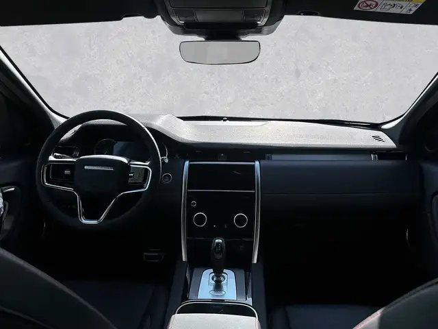 Land Rover Discovery Sport view 4