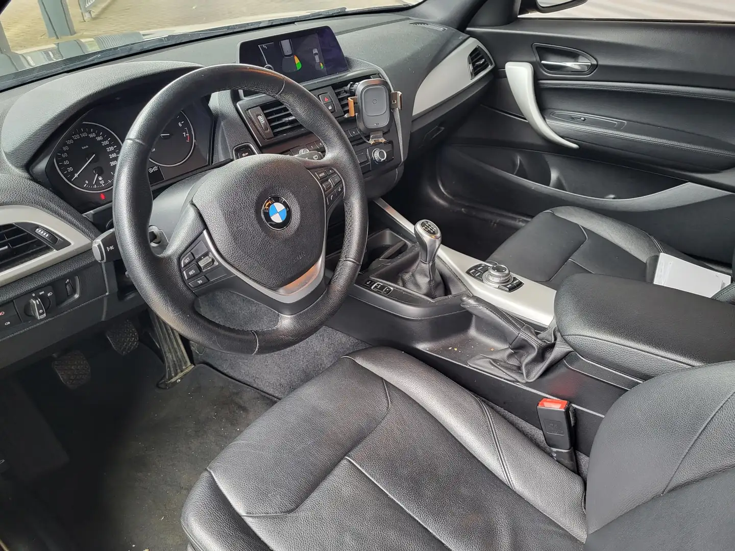 BMW 116 1-serie 116i Upgrade Edition Zwart - 2