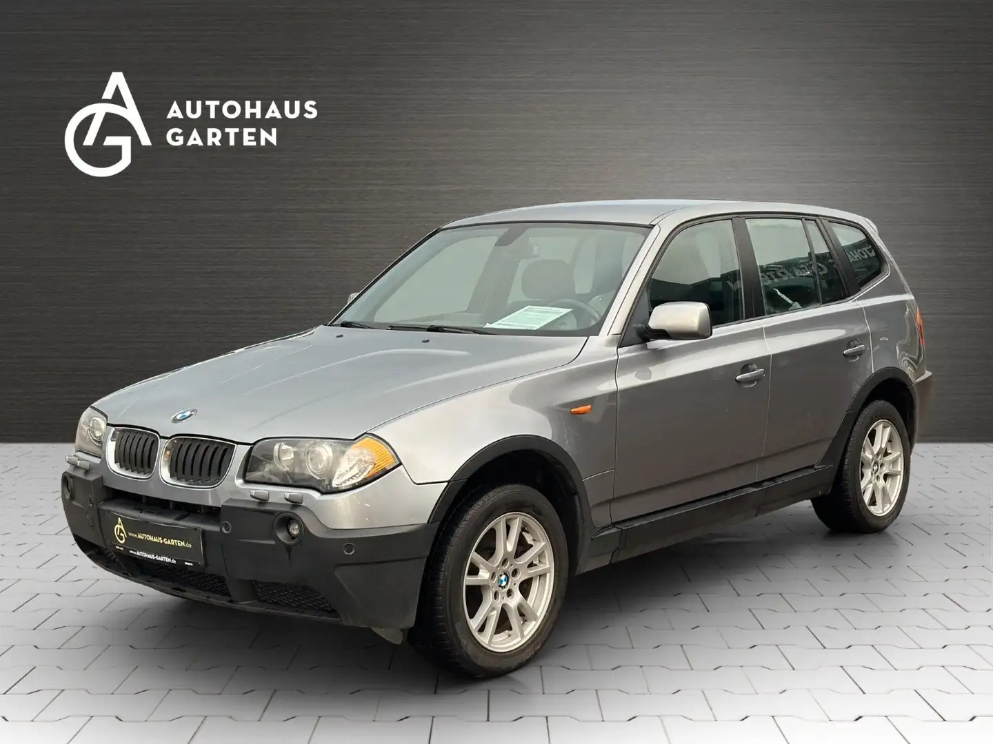 BMW X3 3.0i Xenon Navi Automatik SHZ PDC AHK Grau - 1