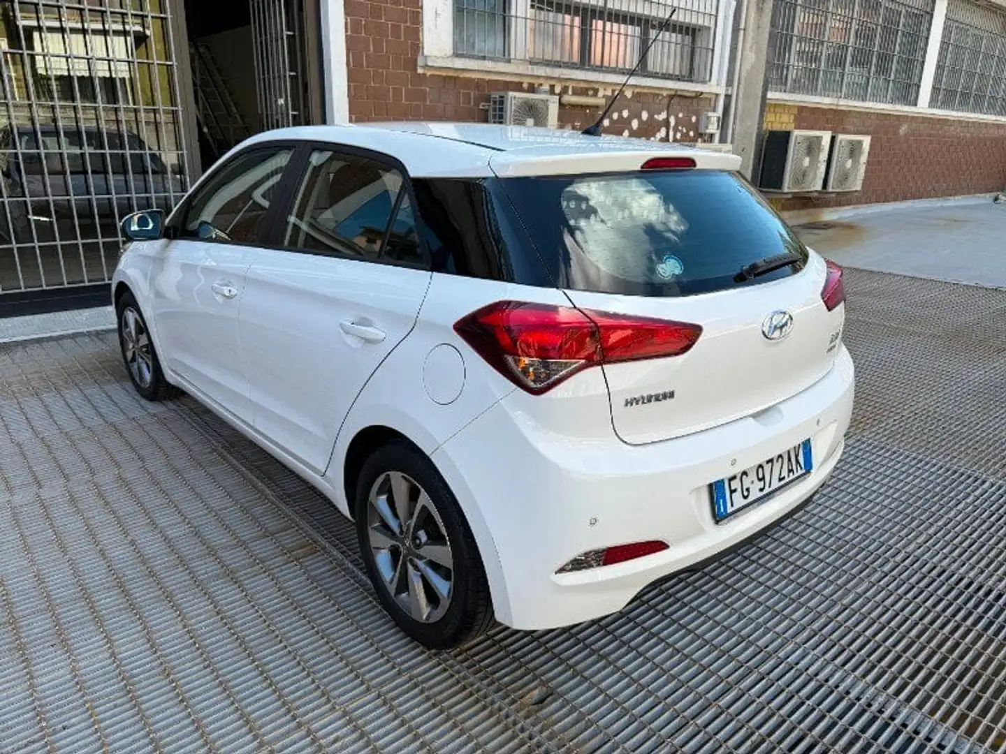 Hyundai i20 i20 1.2 84 CV 5 porte Econext Comfort Bianco - 2