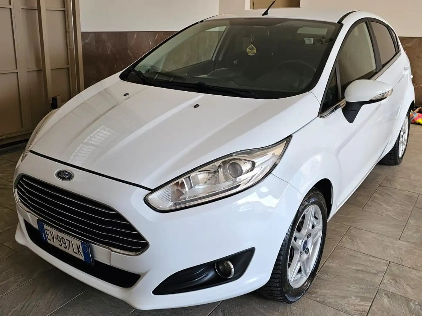 Ford Fiesta Fiesta VI 2013 5p 1.4 Titanium Gpl 92cv Bianco - 2