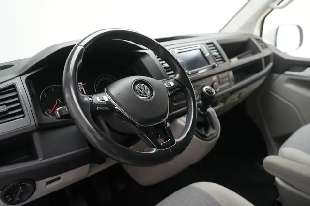 Volkswagen Caravelle view 12