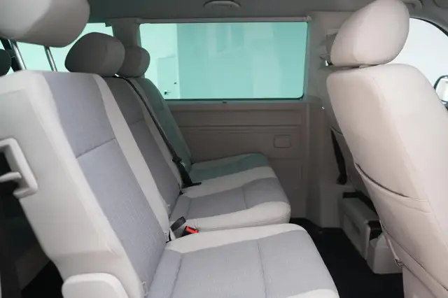 Volkswagen Caravelle view 8