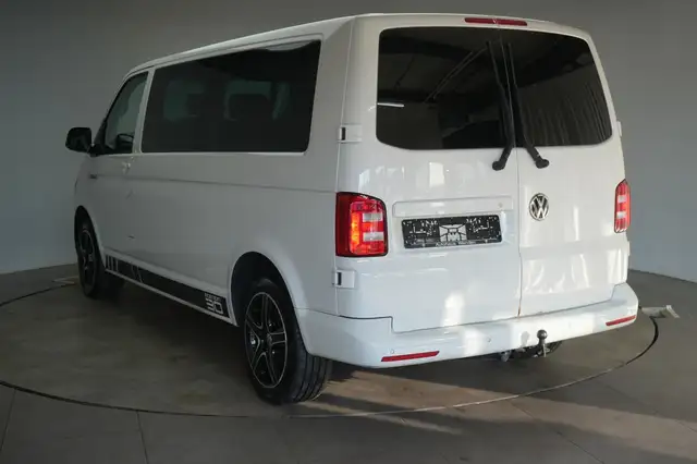 Volkswagen Caravelle view 5