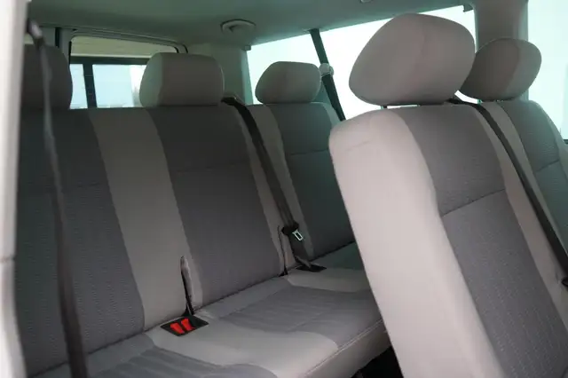 Volkswagen Caravelle view 9