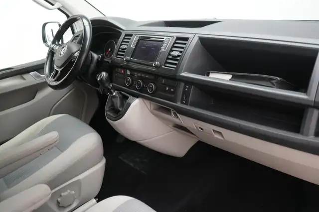 Volkswagen Caravelle view 7