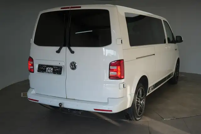 Volkswagen Caravelle view 4