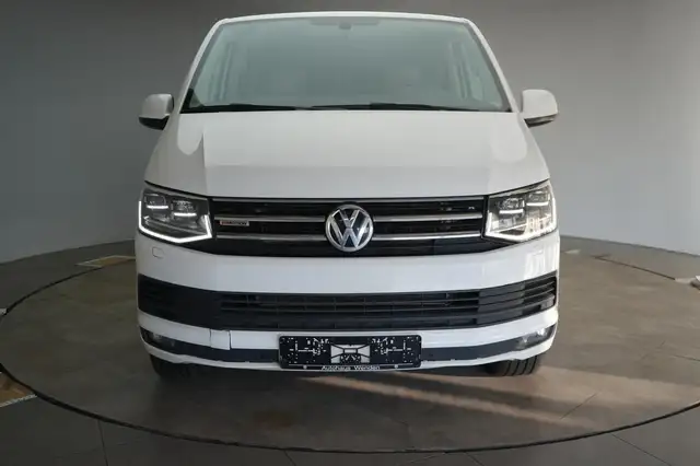 Volkswagen Caravelle view 2