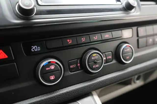 Volkswagen Caravelle view 14