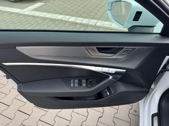Audi A6 view 16