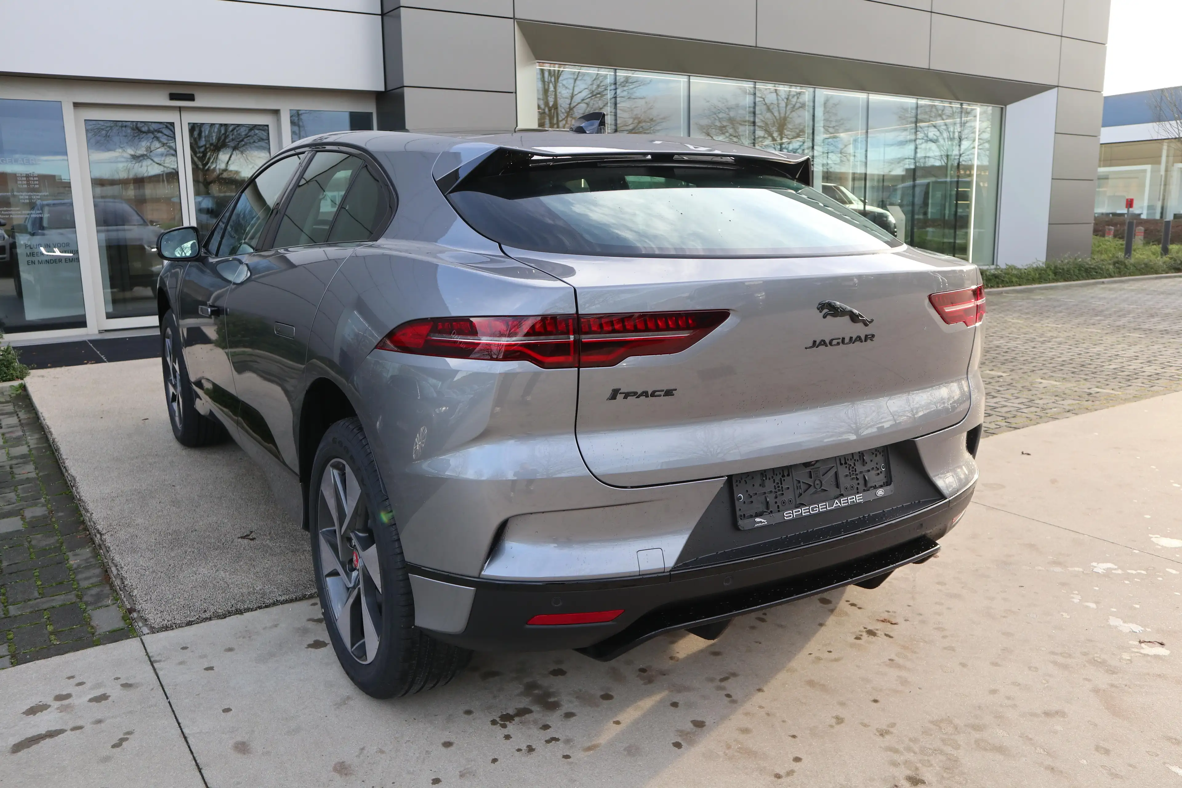 Jaguar I-Pace EV400 SE AWD — photo 10