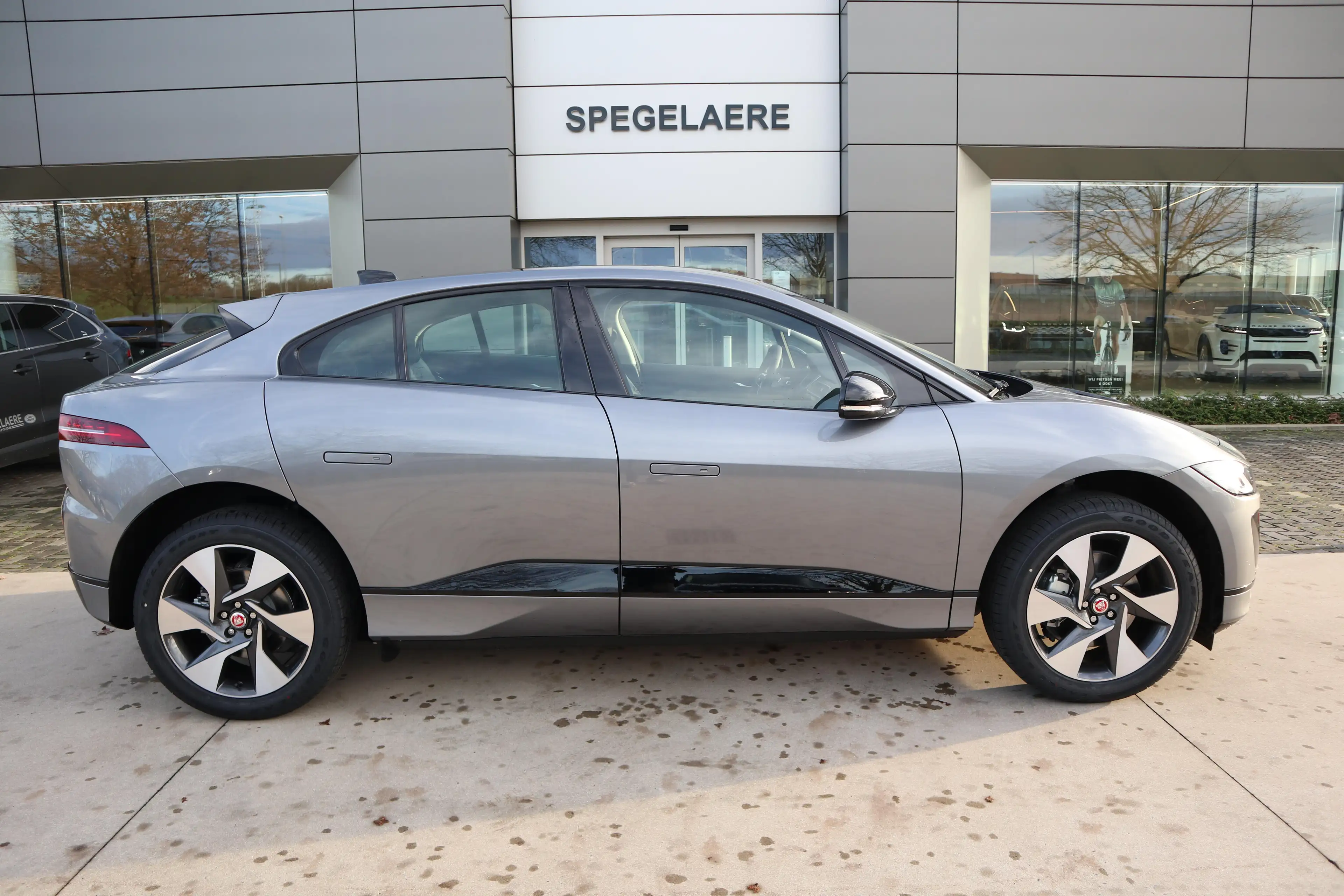Jaguar I-Pace EV400 SE AWD — photo 6