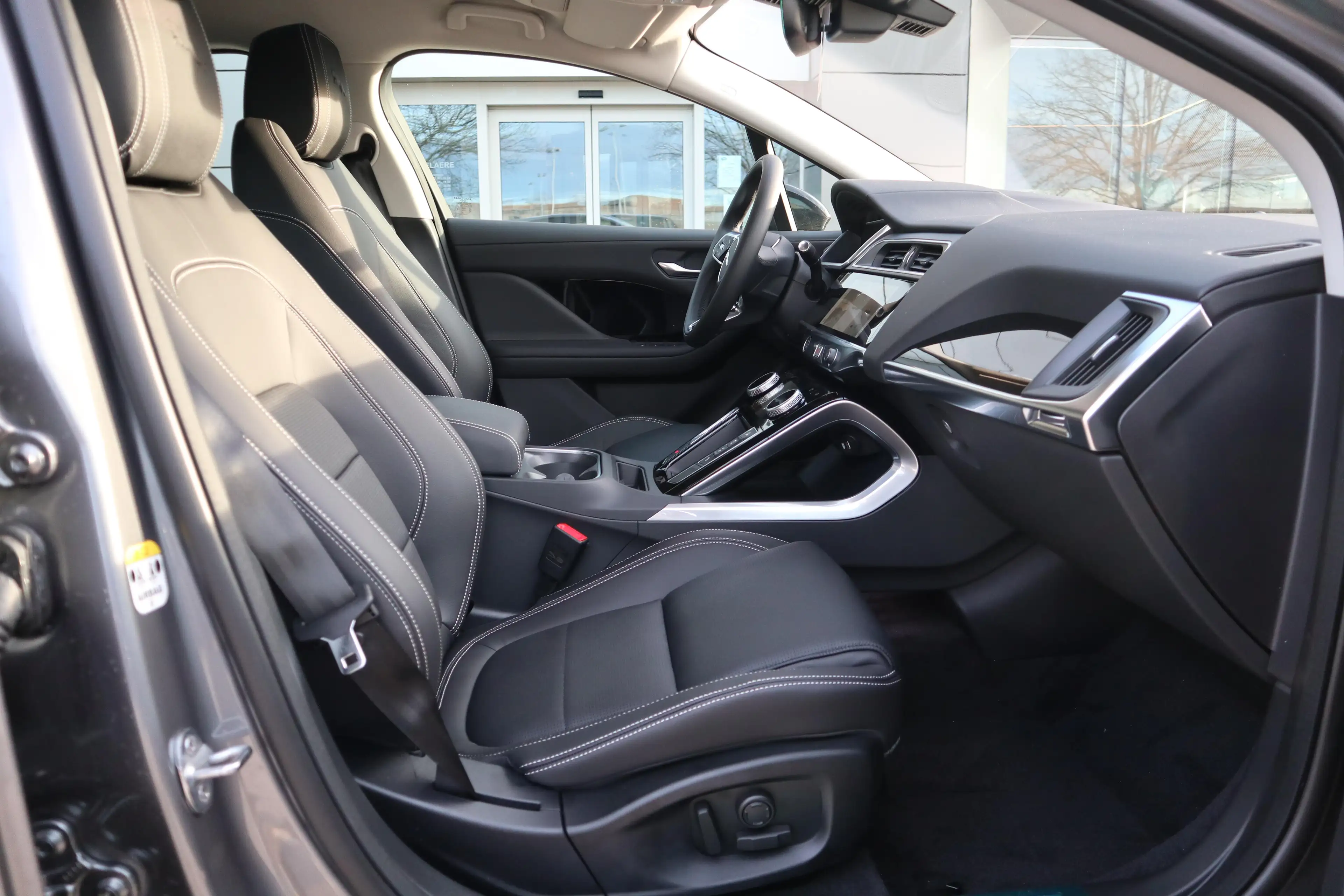 Jaguar I-Pace EV400 SE AWD — photo 3