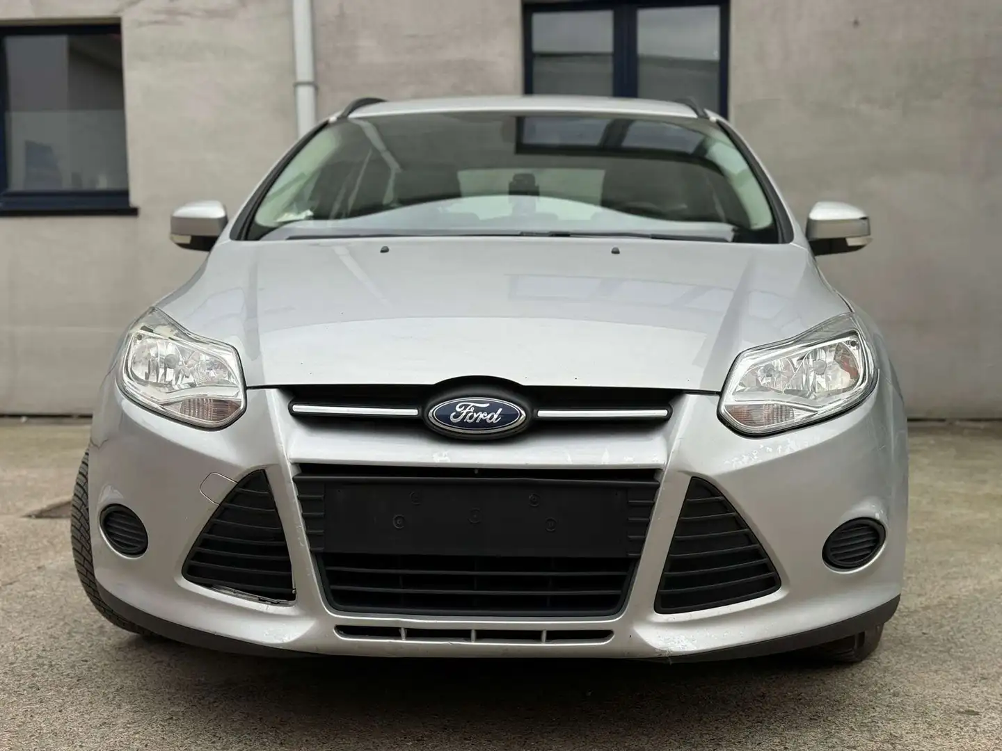 Ford Focus 1.6 TDCi ECOnetic// 230.000km// 2013// AirCo// Gris - 2