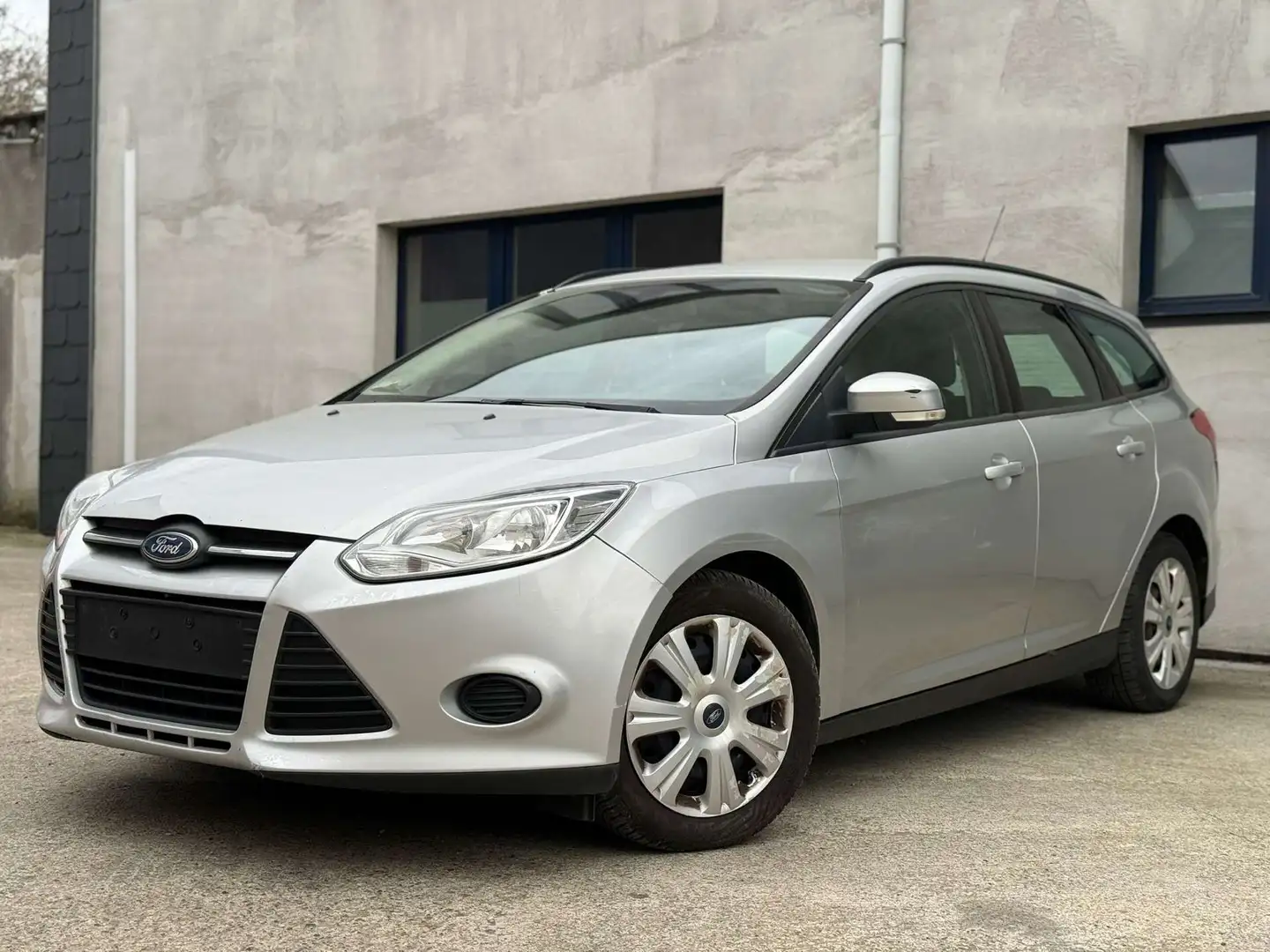 Ford Focus 1.6 TDCi ECOnetic// 230.000km// 2013// AirCo// Gris - 1