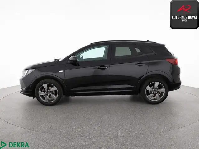 Opel Grandland X view 2