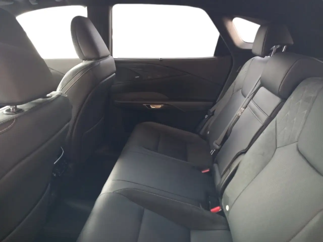 Lexus RX 450h + 2,5 l E-CVT, 4x4 Plug-in 5-Türer LUXURY 14