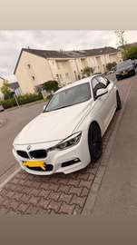 320i