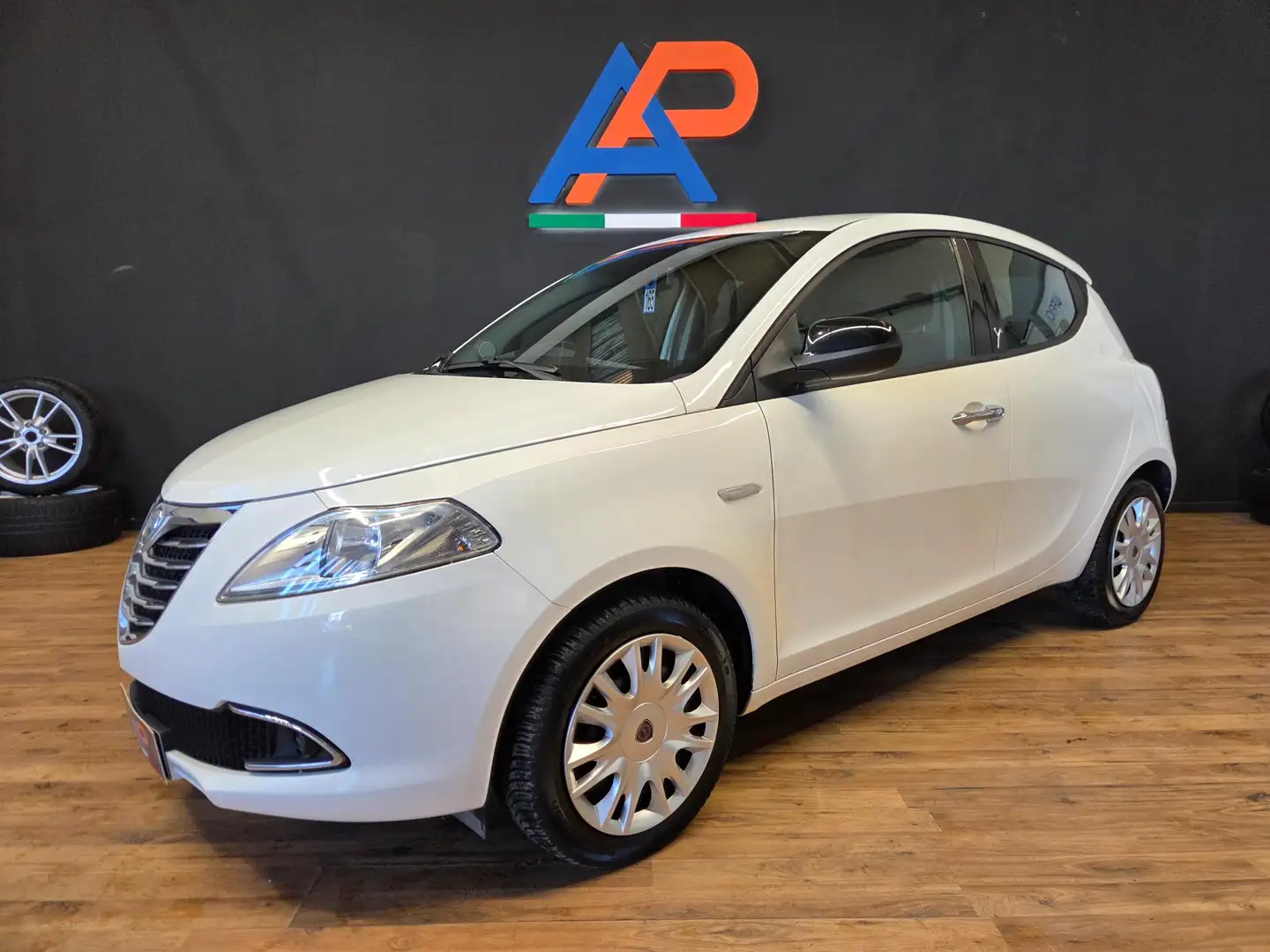 Lancia Ypsilon Ypsilon 0.9 t.air Platinum s&s 85cv dfn Bianco - 1