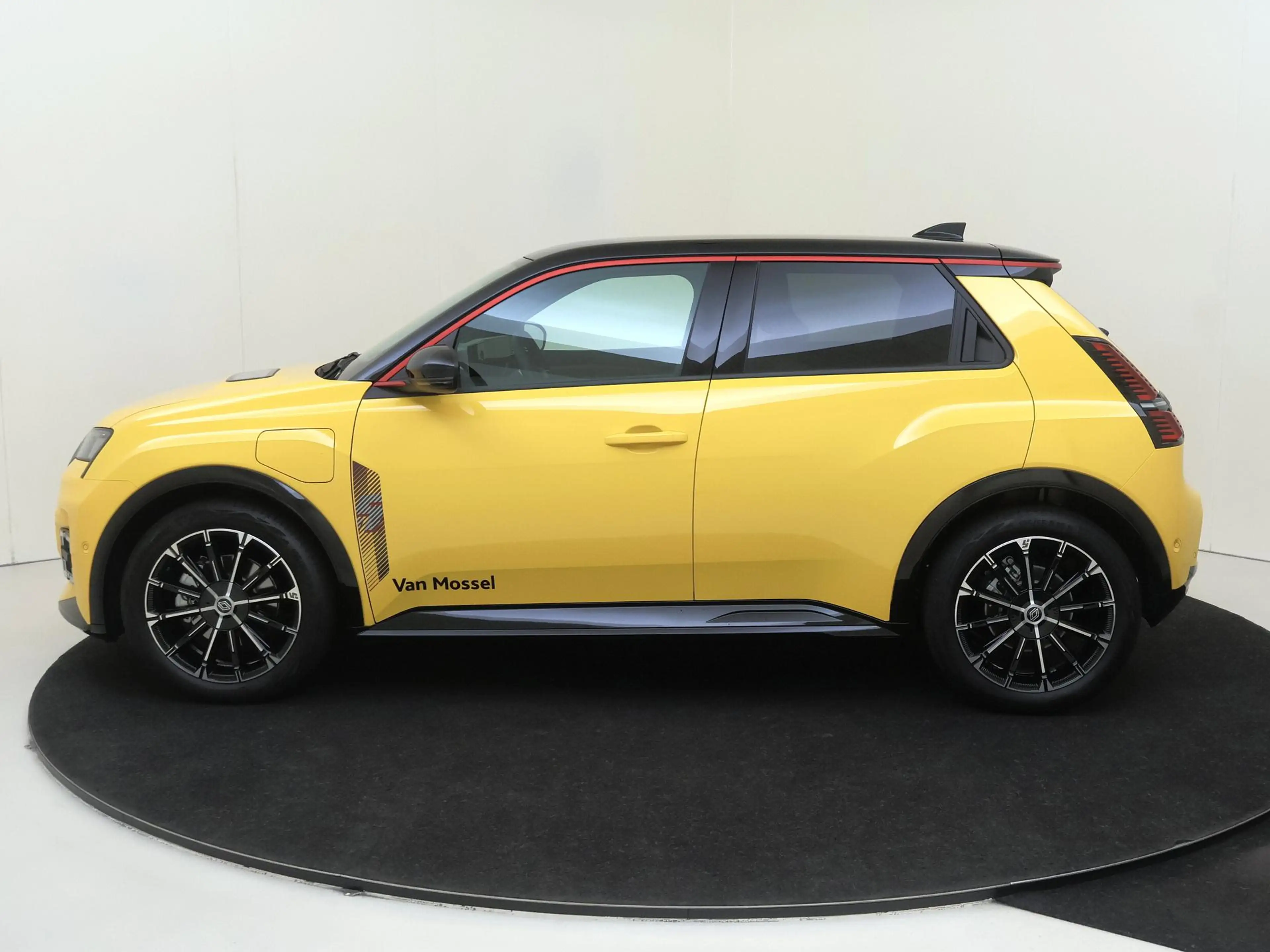Renault R 5 urban range iconic cinq 40 kWh | Pack Safety & Adv — photo 8