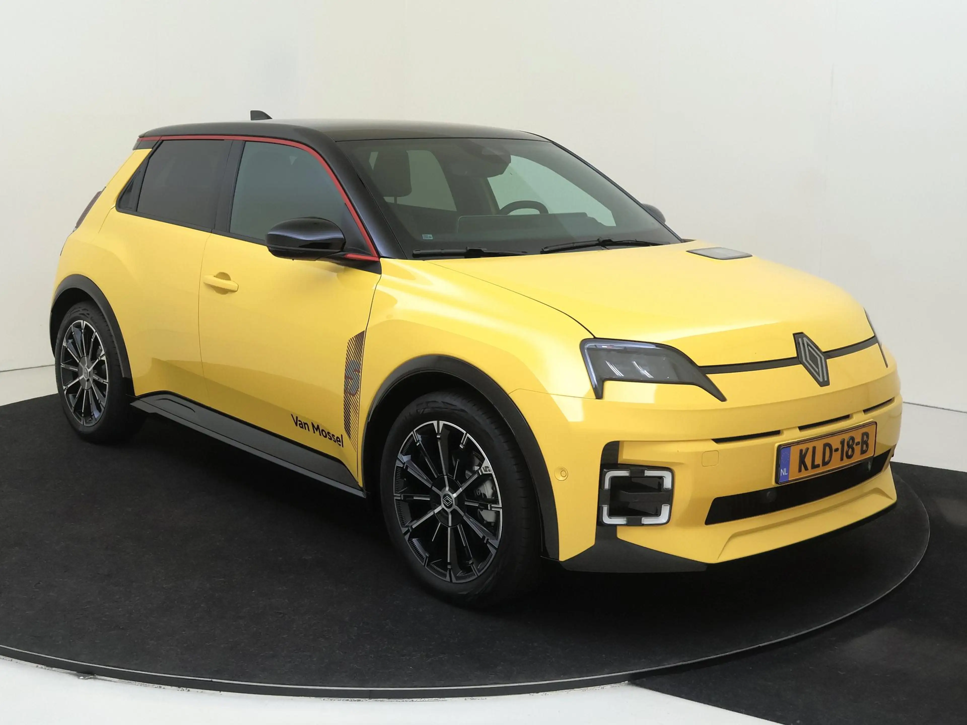Renault R 5 urban range iconic cinq 40 kWh | Pack Safety & Adv — photo 2
