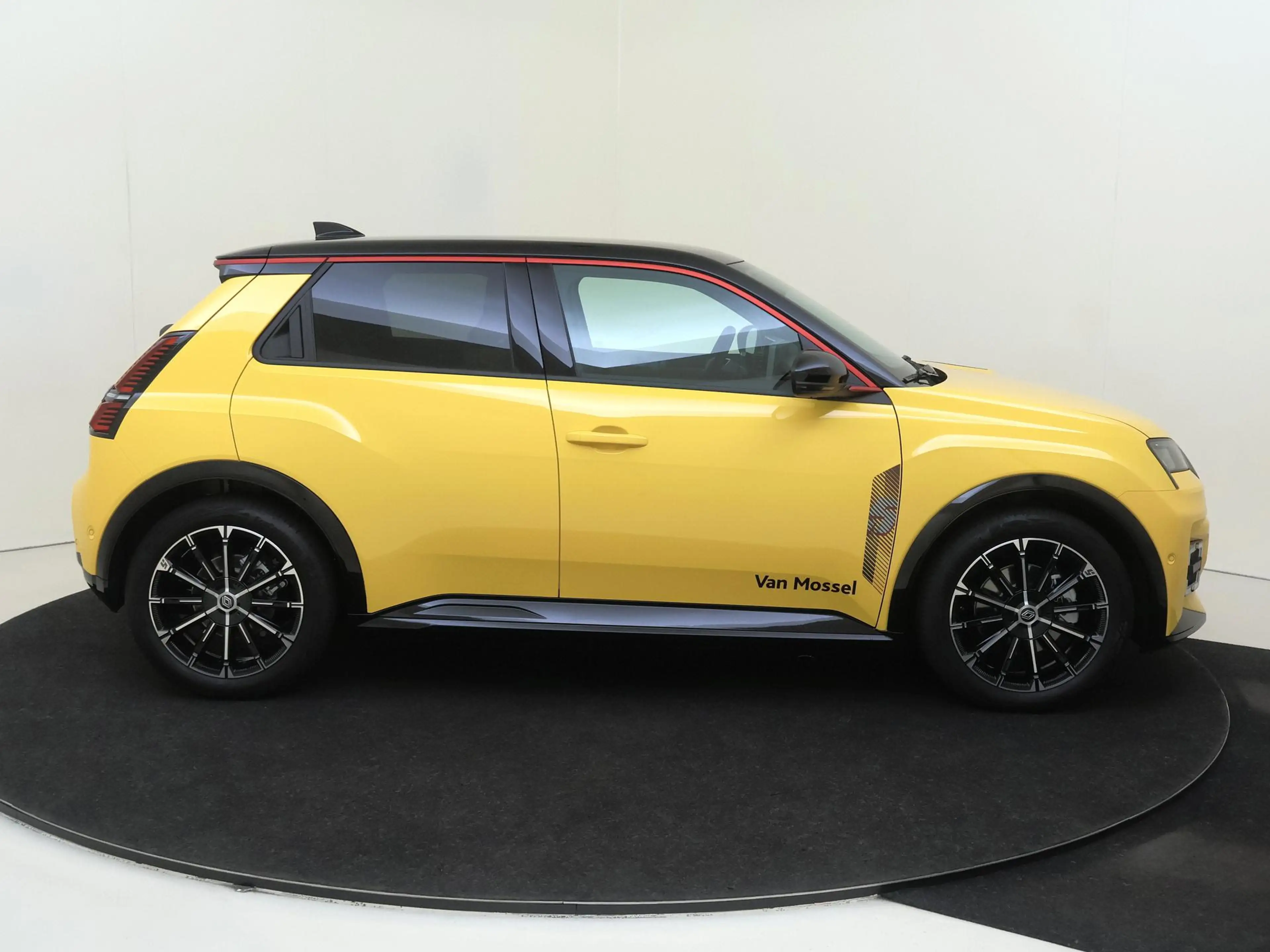 Renault R 5 urban range iconic cinq 40 kWh | Pack Safety & Adv — photo 9