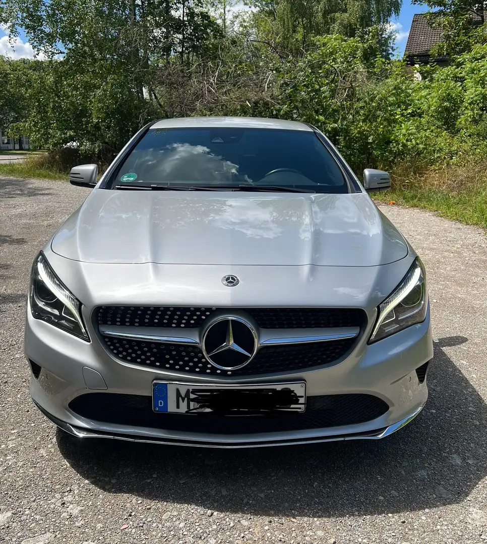 Mercedes-Benz CLA 180 7G-DCT Urban - 1