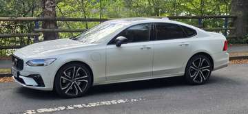 Ultimate Dark Recharge Plug-In Hybrid AWD