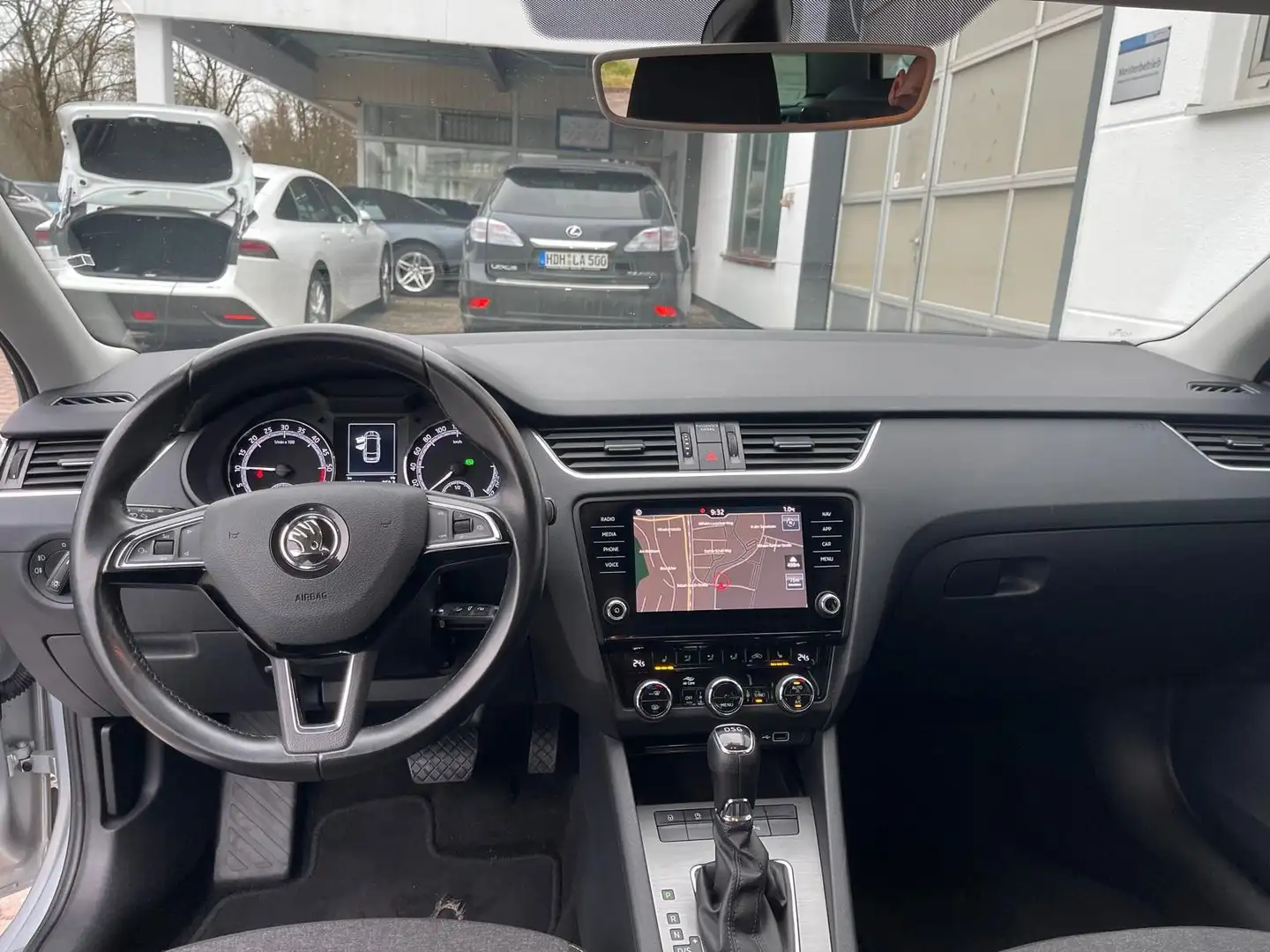 Skoda Octavia Combi 2,0TDI Soleil/DSG/1HD/MWST/AHK/LED Silber - 1