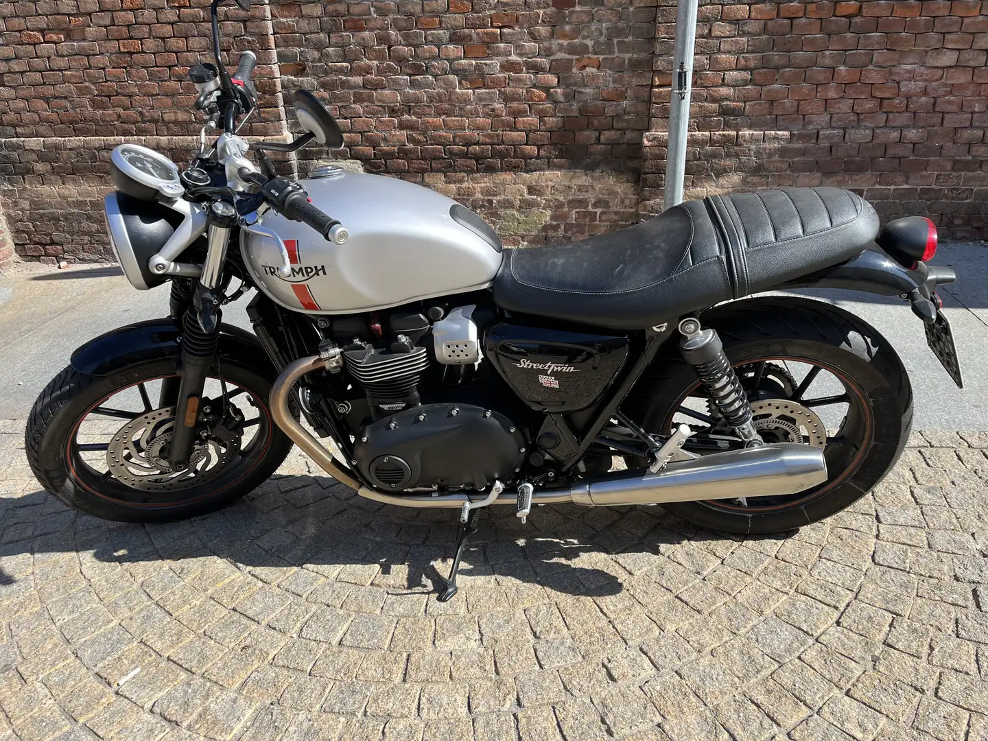 Triumph Street Twin - 1