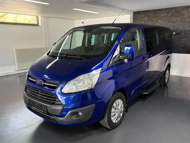 Ford Tourneo Custom /NAVI/8.Sitzer/AHK/Xenon/Titanium