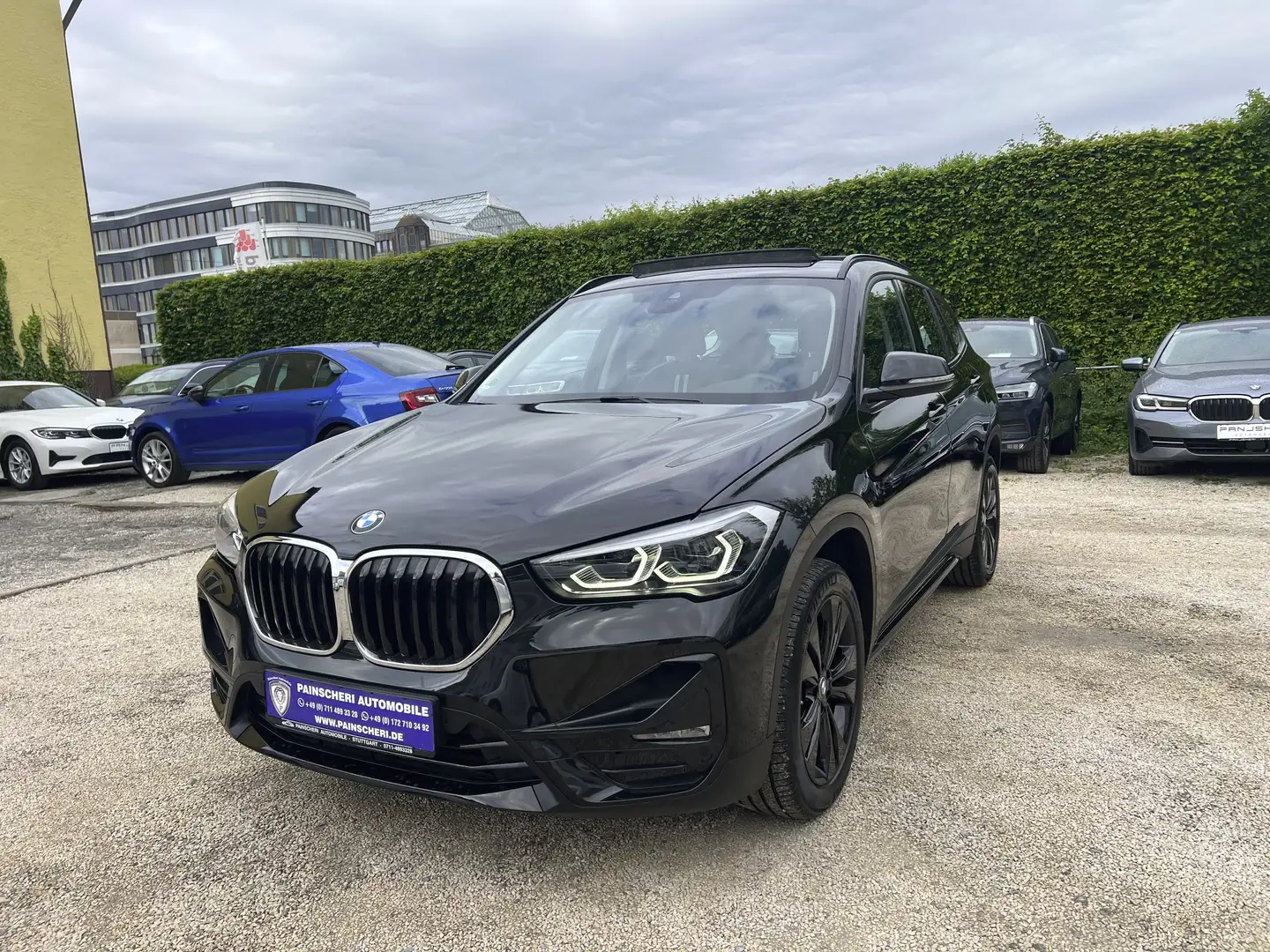 BMW X1 sDrive 18 i Sport Line AHK+LED+PANORAMA-SD+LEDER Zwart - 2