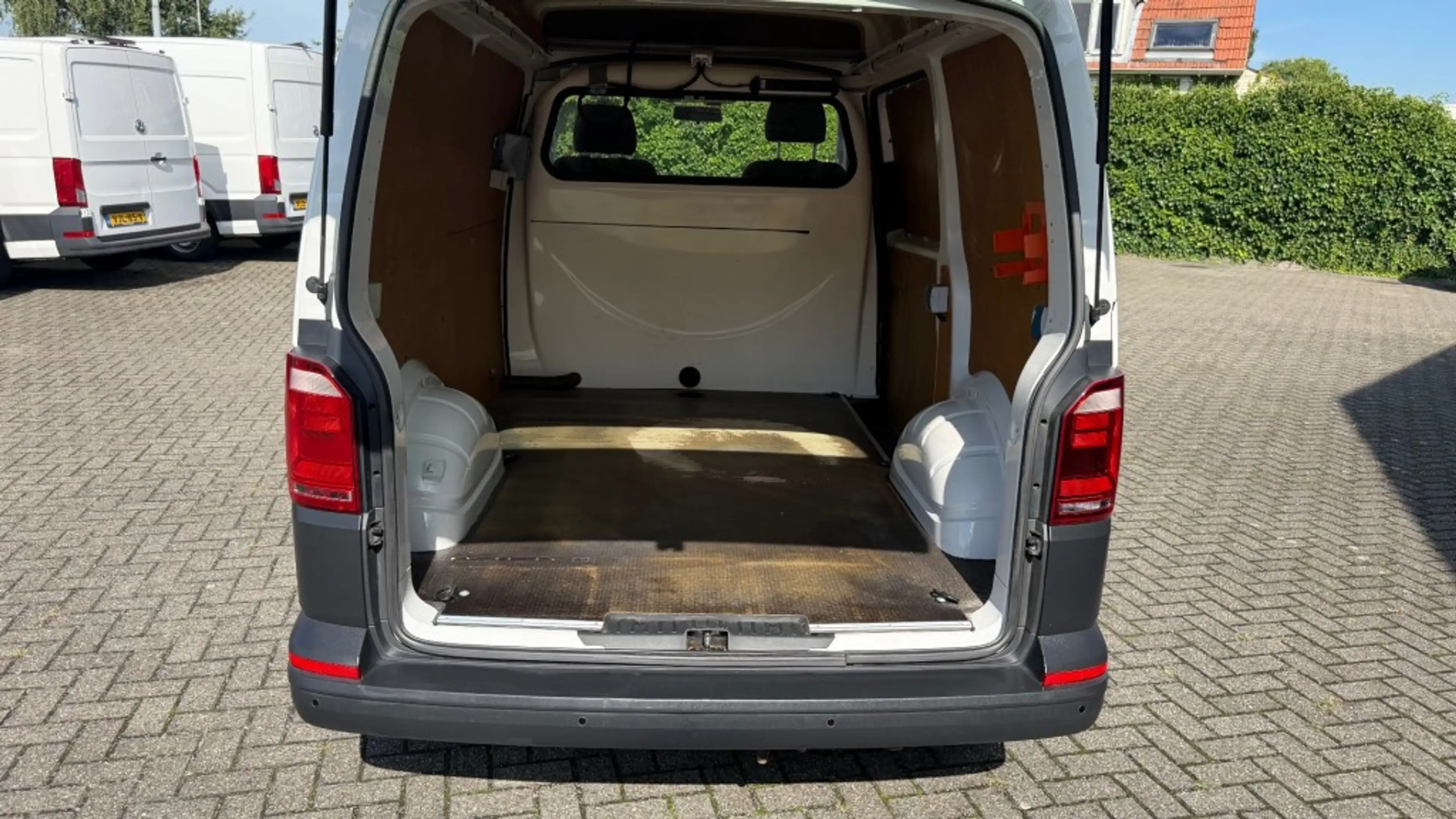 Volkswagen Transporter 2.0 TDI 75KW 102PK L1H2 EURO 6 AIRCO/ CRUISE CONTR — photo 11