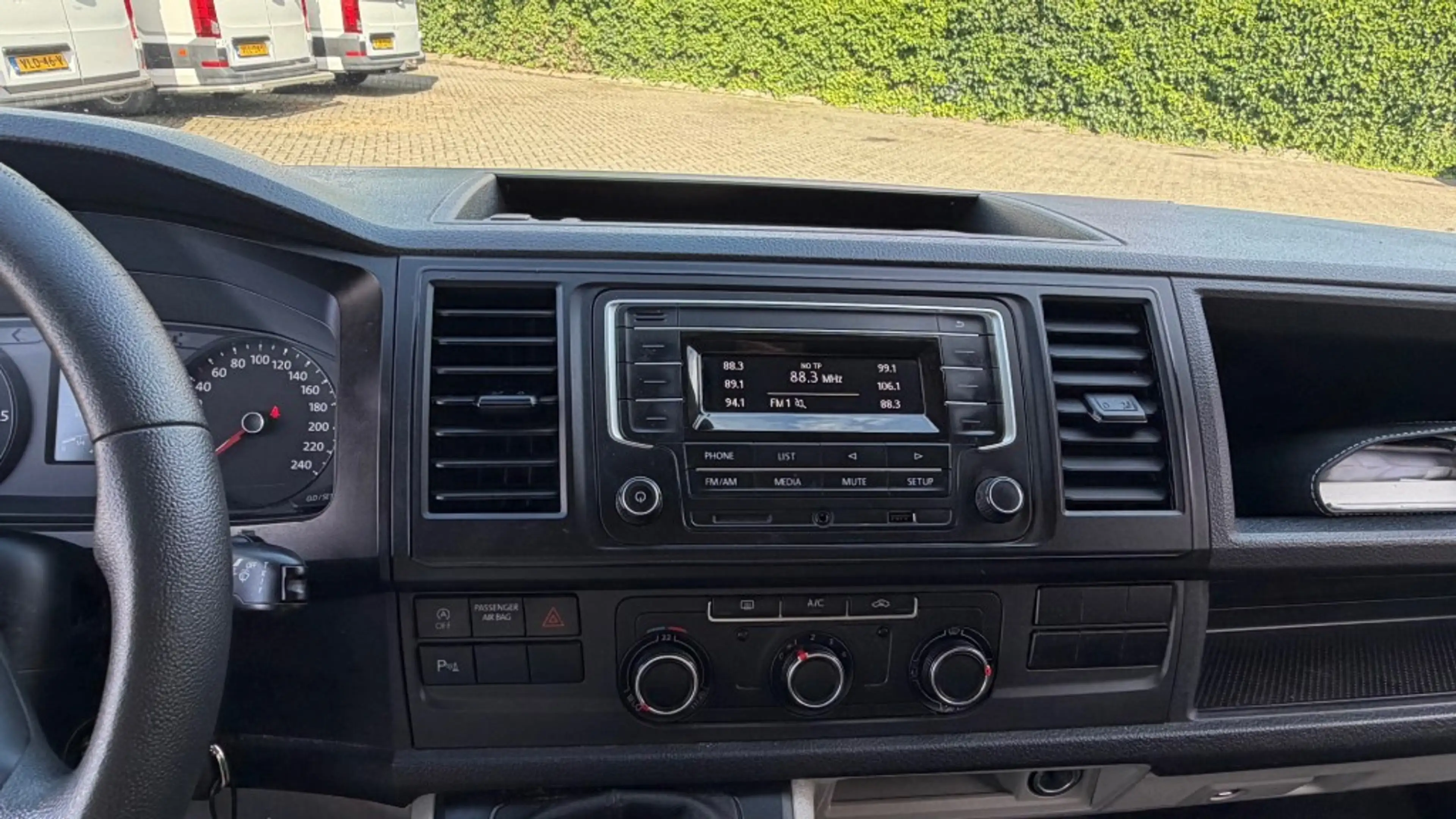 Volkswagen Transporter 2.0 TDI 75KW 102PK L1H2 EURO 6 AIRCO/ CRUISE CONTR — photo 21