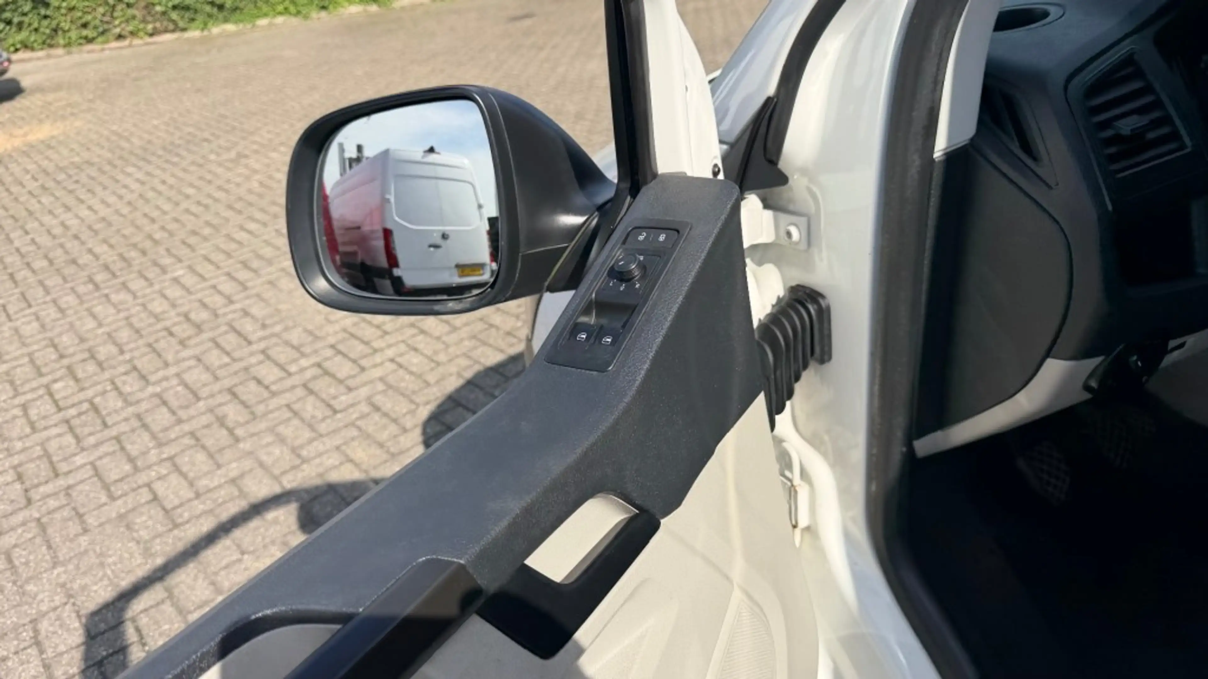 Volkswagen Transporter 2.0 TDI 75KW 102PK L1H2 EURO 6 AIRCO/ CRUISE CONTR — photo 18