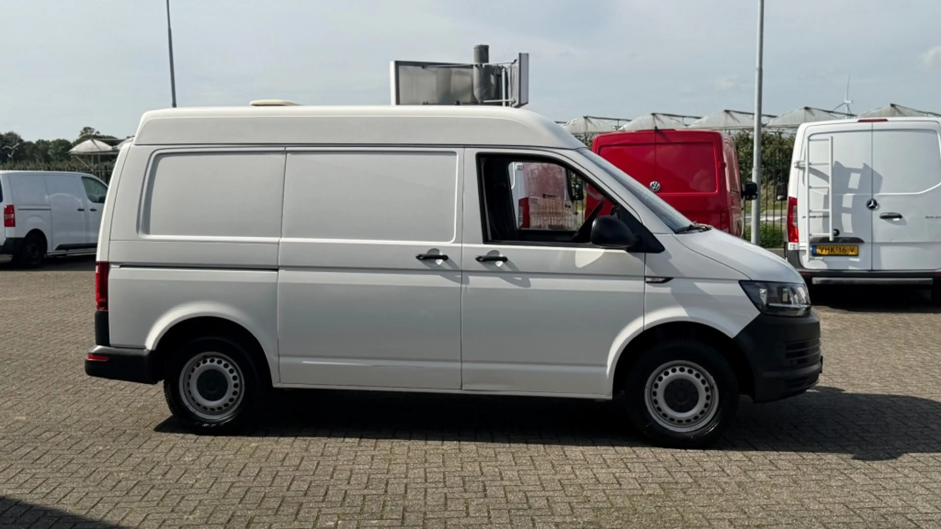 Volkswagen Transporter 2.0 TDI 75KW 102PK L1H2 EURO 6 AIRCO/ CRUISE CONTR — photo 4