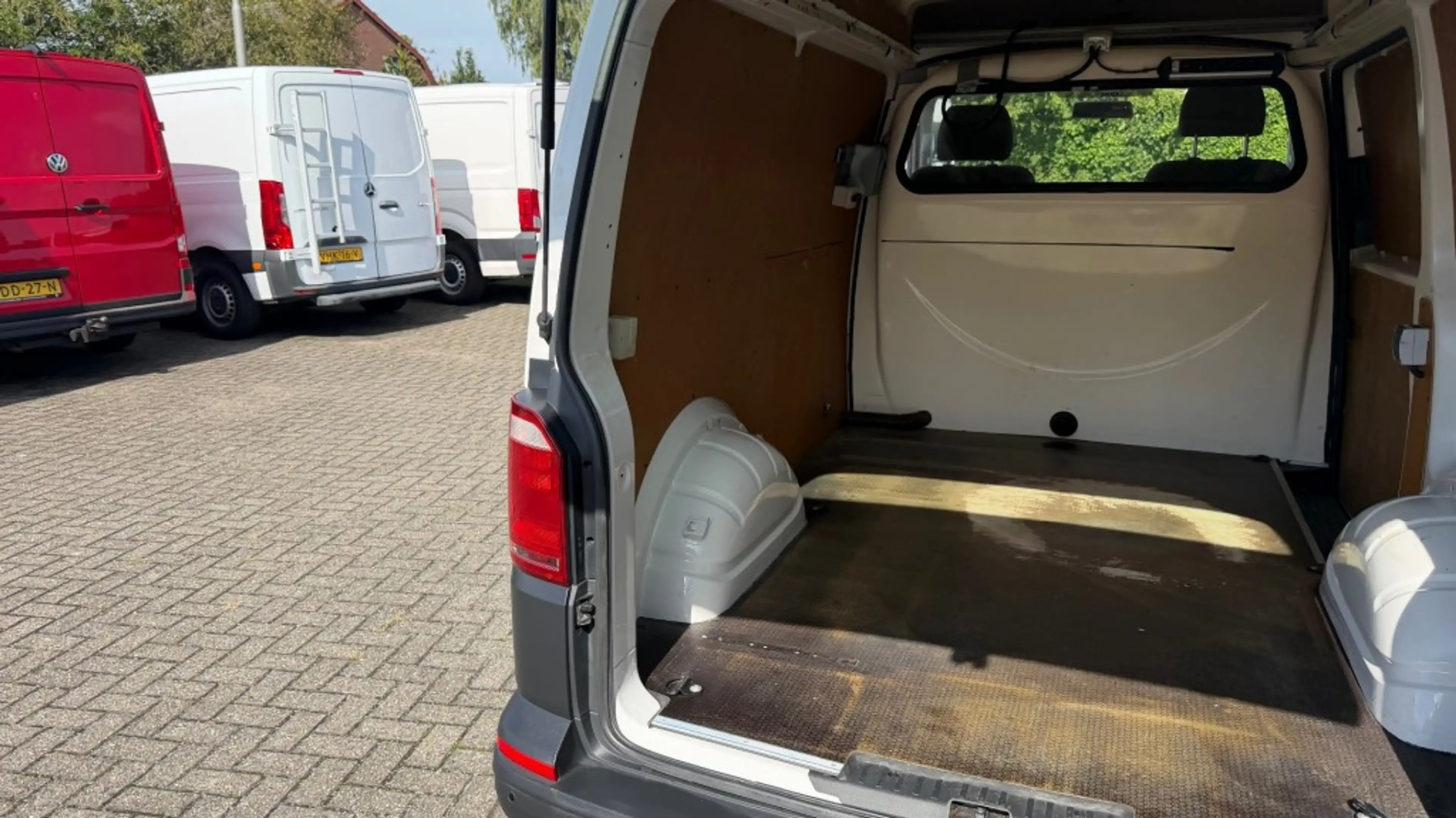 Volkswagen Transporter 2.0 TDI 75KW 102PK L1H2 EURO 6 AIRCO/ CRUISE CONTR — photo 12