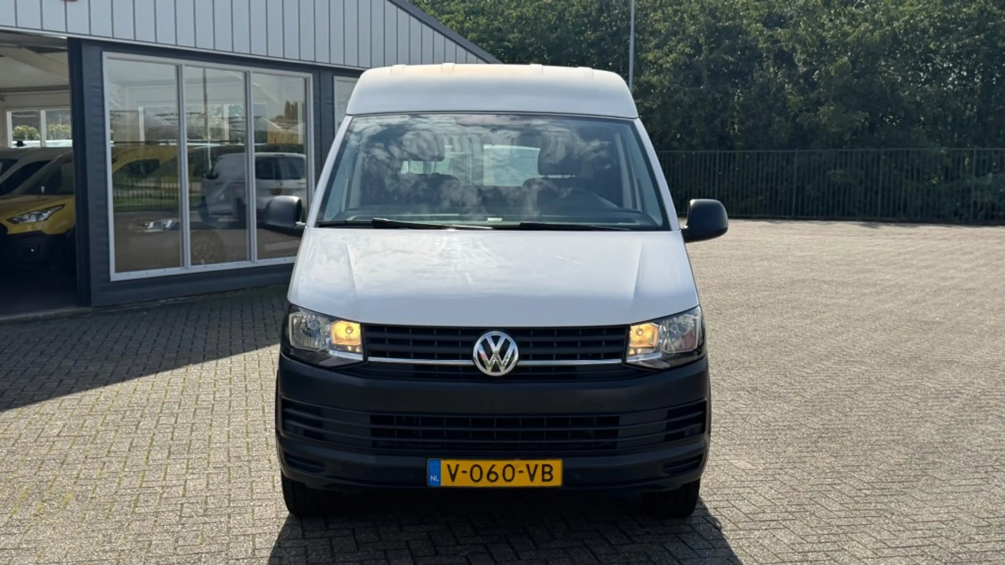 Volkswagen Transporter 2.0 TDI 75KW 102PK L1H2 EURO 6 AIRCO/ CRUISE CONTR — photo 2