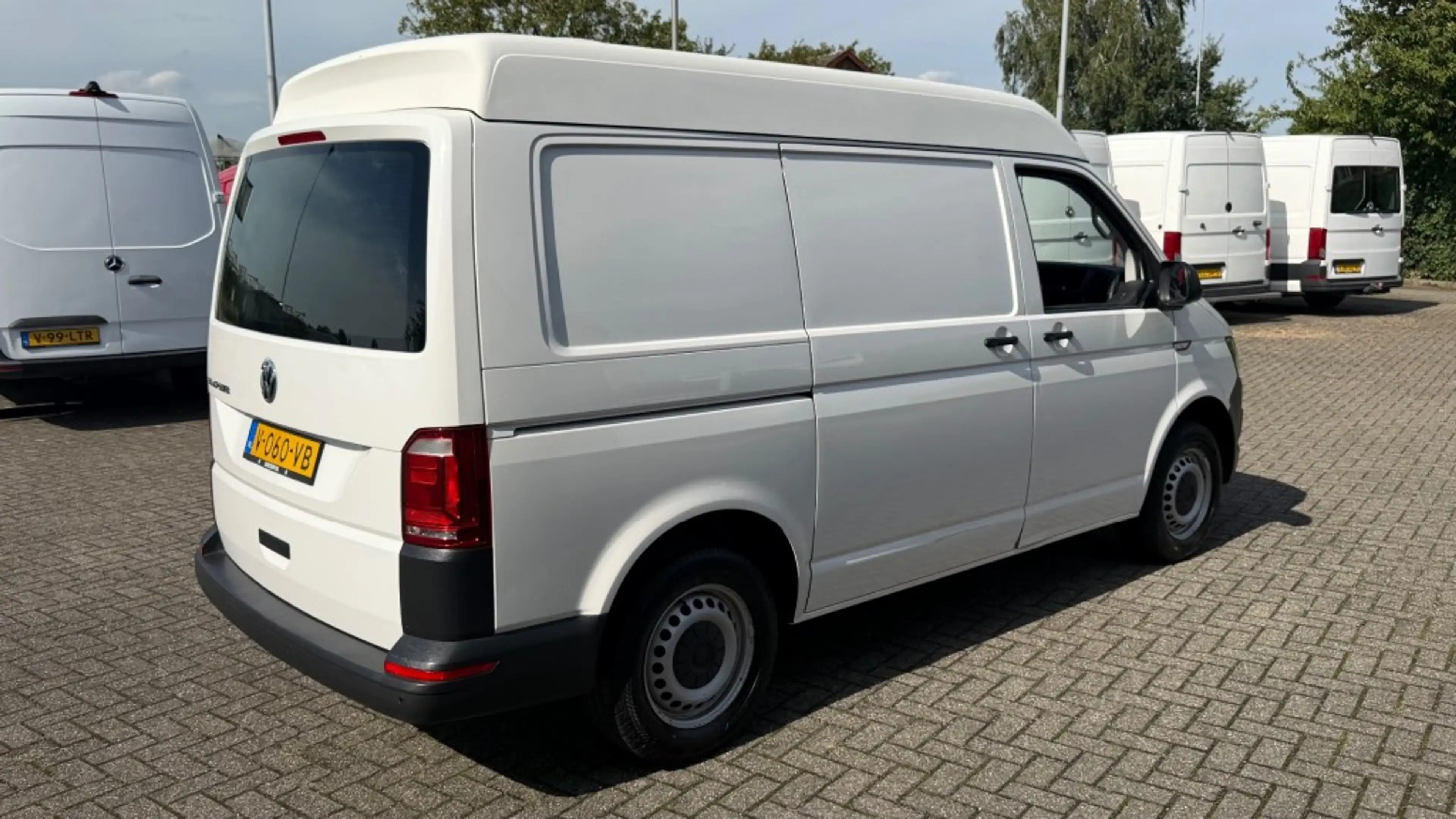 Volkswagen Transporter 2.0 TDI 75KW 102PK L1H2 EURO 6 AIRCO/ CRUISE CONTR — photo 9