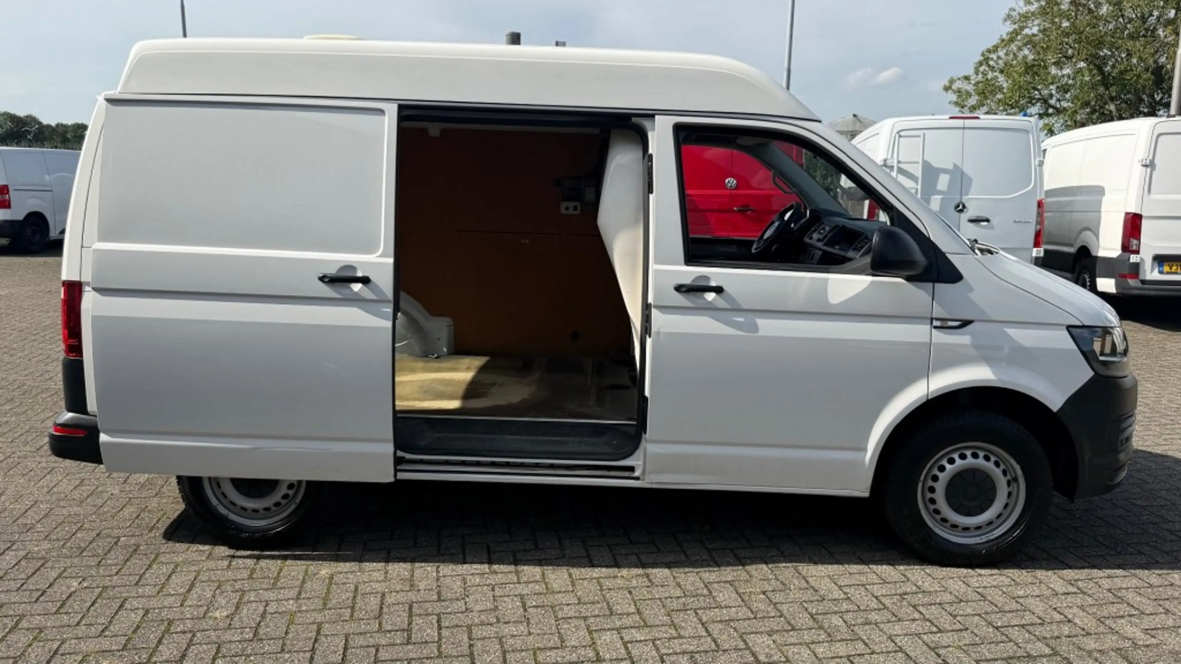 Volkswagen Transporter 2.0 TDI 75KW 102PK L1H2 EURO 6 AIRCO/ CRUISE CONTR — photo 5